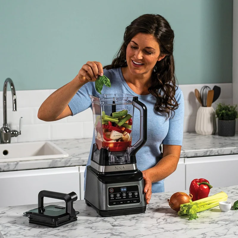 Ninja 3-in-1-Küchenmaschine mit Auto-iQ [BN800EU] 1200 W, 1,8-l-Behälter, 2,1-l-Kanne, 0,7-l- Becher